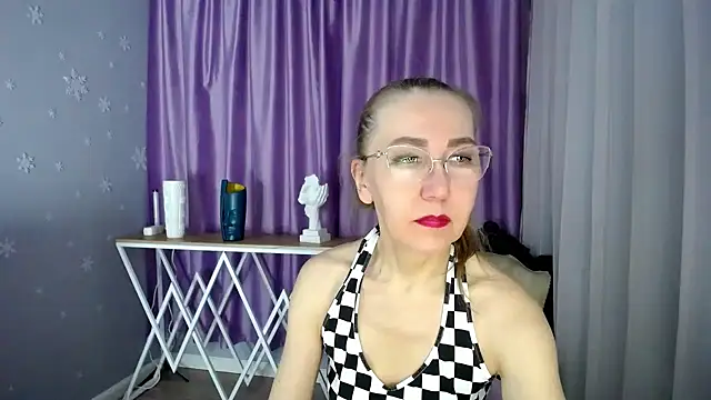 Snapshot of queen_a_n_i chatting on 02-26-25, 09:01 queen a n i online show from 02-26-25, 09:01