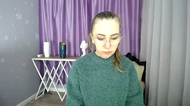 Snapshot of queen_a_n_i chatting on 03-18-25, 08:50 queen a n i online show from 03-18-25, 08:50