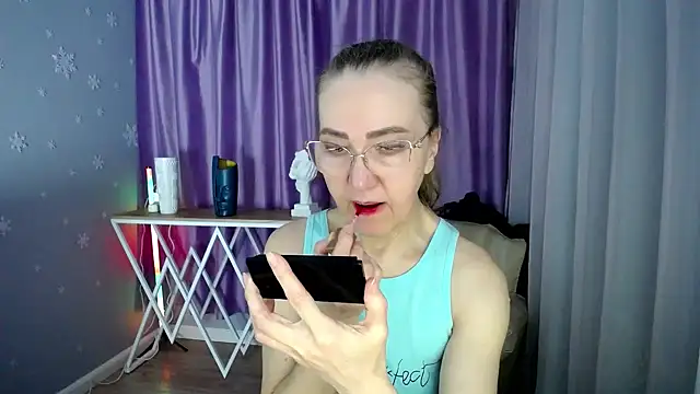Snapshot of queen_a_n_i chatting on 02-21-25, 08:40 queen a n i online show from 02-21-25, 08:40