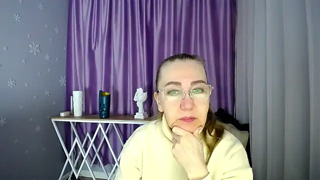 Snapshot of queen_a_n_i chatting on 03-09-25, 08:29 queen a n i online show from 03-09-25, 08:29