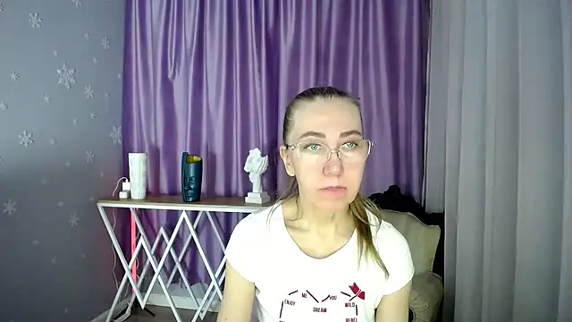 Snapshot of queen_a_n_i chatting on 02-07-25, 08:55 queen a n i online show from 02-07-25, 08:55