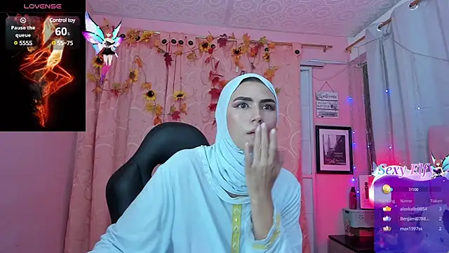 Snapshot of DarshaKhemu chatting on 02-28-25, 12:10 DarshaKhemu online show from 02-28-25, 12:10