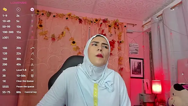 Snapshot of DarshaKhemu chatting on 03-12-25, 12:53 DarshaKhemu online show from 03-12-25, 12:53