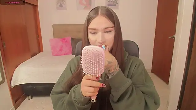 Miley Baker online show from 10-24-25, 04:06