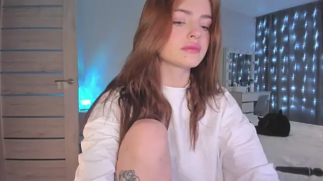Snapshot of KylieStarrr chatting on 02-25-25, 03:20 KylieStarrr online show from 02-25-25, 03:20