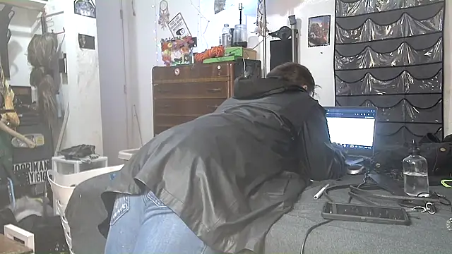 Snapshot of TheHellBilly chatting on 10-13-25, 01:29 TheHellBilly online show from 10-13-25, 01:29