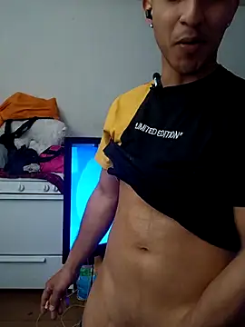 Snapshot of Torresmor chatting on 02-20-26, 12:29 Torresmor online show from 02-20-26, 12:29