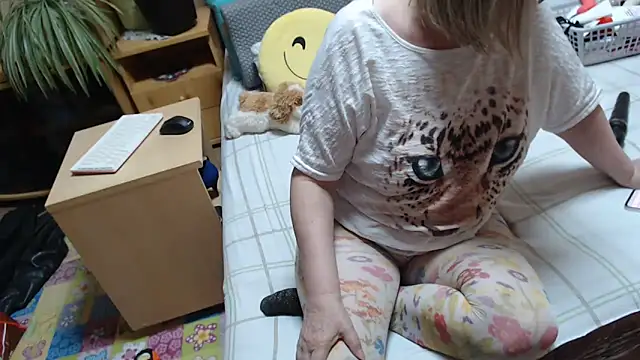 Snapshot of Margaret-milf chatting on 04-15-26, 07:58 Margaret-milf online show from 04-15-26, 07:58