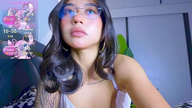 Mia Tin online show from 11-21-25, 01:21