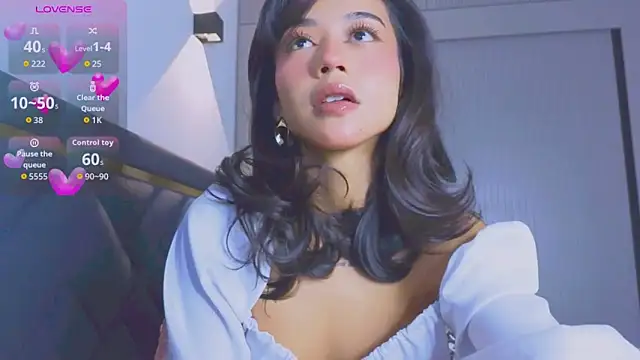 Mia Tin online show from 10-22-25, 04:06