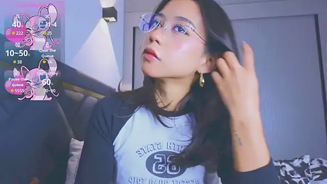 Mia Tin online show from 11-26-25, 03:01