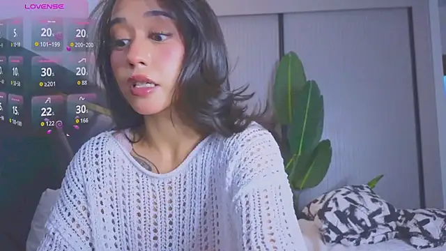 Mia Tin online show from 11-06-25, 01:48