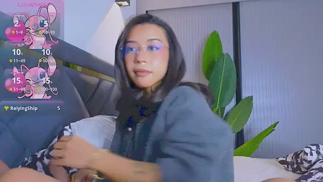 Mia Tin online show from 11-14-25, 04:43