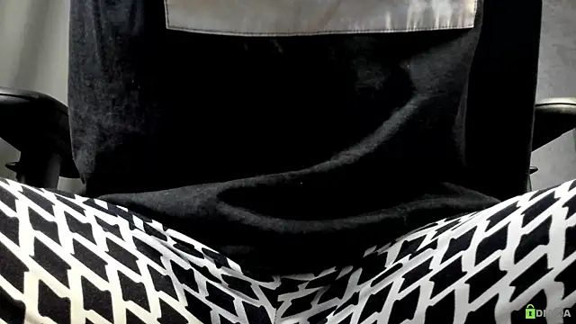 Courtney Luv online show from 10-25-25, 11:42