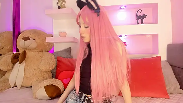  liathompsom09 online show from 12-15-25, 08:36