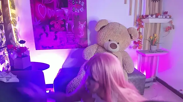  liathompsom09 online show from 12-17-25, 09:53