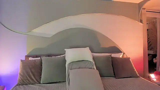 Nicolle W online show from 11-12-25, 11:47