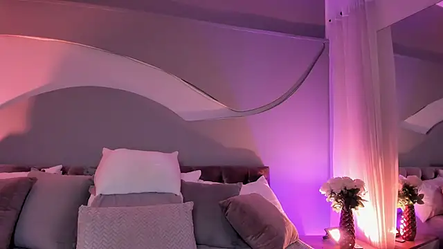 Nicolle W online show from 02-18-26, 11:50