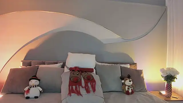 Nicolle W online show from 12-16-25, 11:58