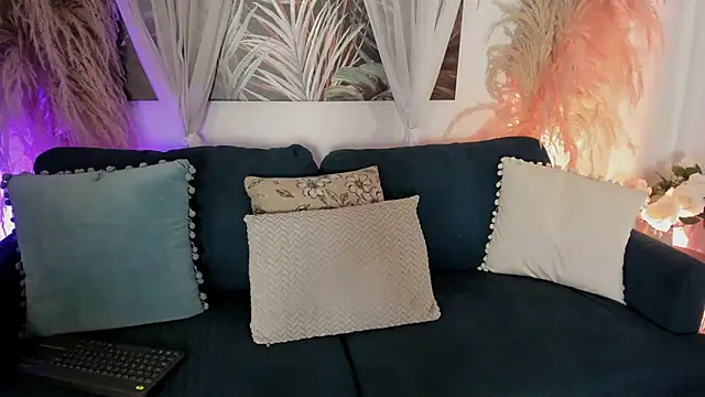 Snapshot of Nicolle_W chatting on 04-17-26, 11:46 Nicolle W online show from 04-17-26, 11:46
