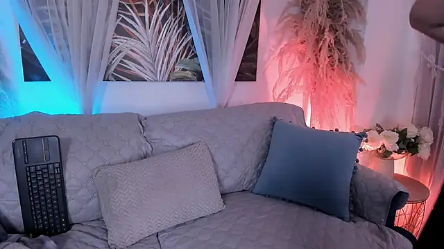 Nicolle W online show from 07-25-26, 09:17