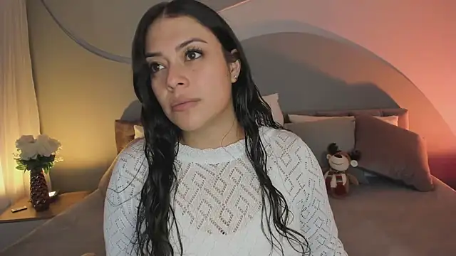 Nicolle W online show from 12-22-25, 11:54