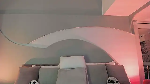 Nicolle W online show from 10-24-25, 11:53