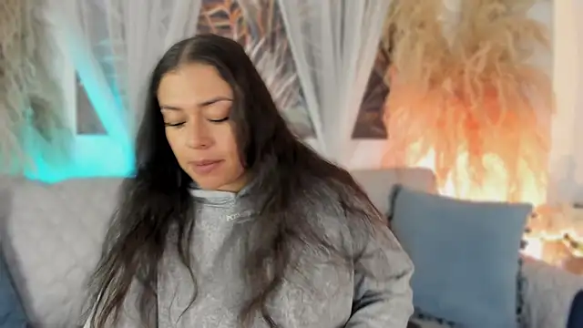 Nicolle W online show from 06-20-26, 11:48