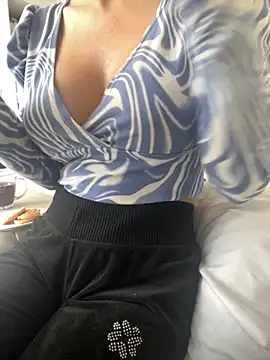 Snapshot of DulceMya6 chatting on 12-01-25, 01:23 DulceMya6 online show from 12-01-25, 01:23