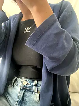 Snapshot of DulceMya6 chatting on 12-21-25, 01:46 DulceMya6 online show from 12-21-25, 01:46