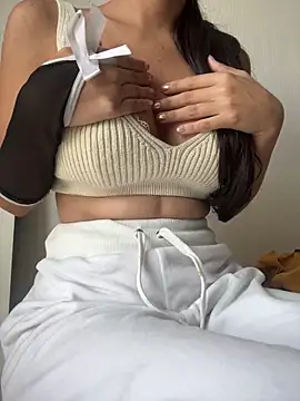 Snapshot of DulceMya6 chatting on 06-18-26, 02:33 DulceMya6 online show from 06-18-26, 02:33