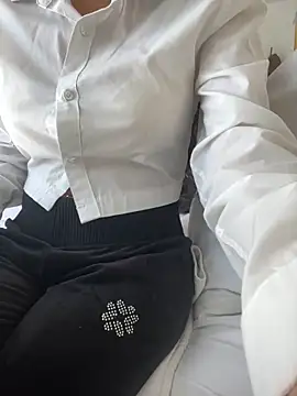 Snapshot of DulceMya6 chatting on 11-28-25, 07:47 DulceMya6 online show from 11-28-25, 07:47