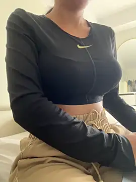 Snapshot of DulceMya6 chatting on 06-02-26, 01:00 DulceMya6 online show from 06-02-26, 01:00