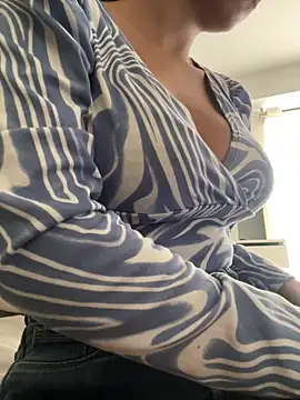 Snapshot of DulceMya6 chatting on 05-22-26, 01:42 DulceMya6 online show from 05-22-26, 01:42