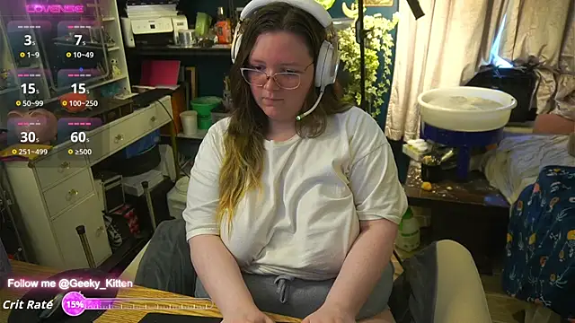 Snapshot of Geeky_Kitten chatting on 09-11-25, 03:01 Geeky Kitten online show from 09-11-25, 03:01