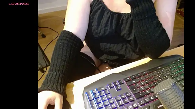 elisacoquineoff online show from 05-28-26, 07:05