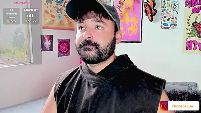 Snapshot of johnnyalx chatting on 11-05-25, 07:39 johnnyalx online show from 11-05-25, 07:39