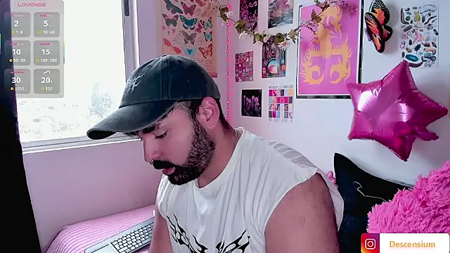 Snapshot of johnnyalx chatting on 11-13-25, 07:40 johnnyalx online show from 11-13-25, 07:40