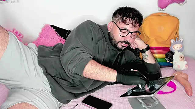 Snapshot of johnnyalx chatting on 12-01-25, 07:26 johnnyalx online show from 12-01-25, 07:26