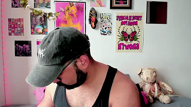 Snapshot of johnnyalx chatting on 10-11-25, 03:57 johnnyalx online show from 10-11-25, 03:57