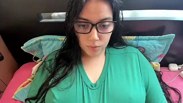 Snapshot of roniewester chatting on 07-14-26, 04:35 roniewester online show from 07-14-26, 04:35