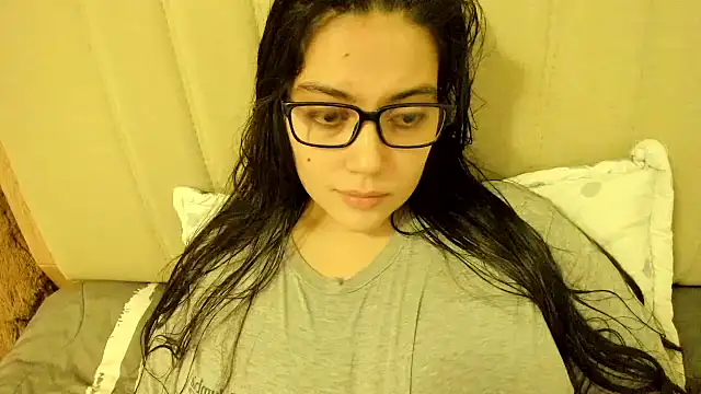 Snapshot of roniewester chatting on 06-19-26, 11:31 roniewester online show from 06-19-26, 11:31