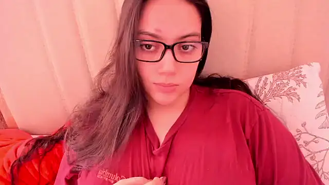 Snapshot of roniewester chatting on 06-15-26, 03:34 roniewester online show from 06-15-26, 03:34
