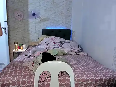 Hebefemme online show from 11-18-25, 03:04