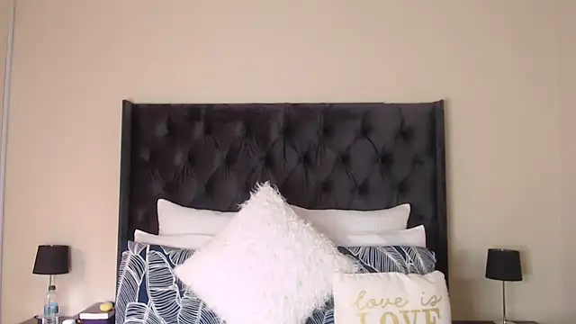 Sexynaughty Gal online show from 03-02-25, 08:38