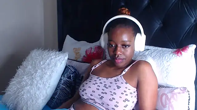 Snapshot of Sexynaughty_Gal chatting on 07-18-26, 01:14 Sexynaughty Gal online show from 07-18-26, 01:14