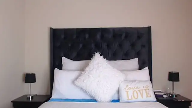 Sexynaughty Gal online show from 11-08-25, 09:51