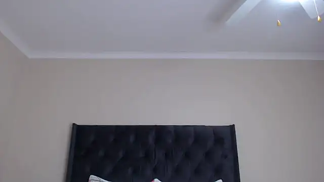 Snapshot of Sexynaughty_Gal chatting on 06-12-26, 07:33 Sexynaughty Gal online show from 06-12-26, 07:33