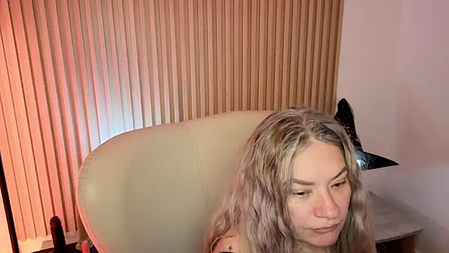 MarianL0ve online show from 10-18-25, 11:01