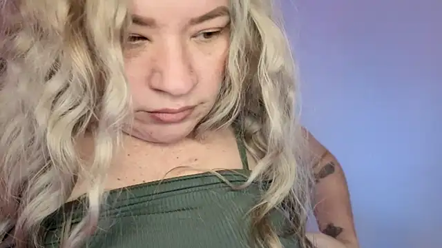 Snapshot of MarianL0ve chatting on 01-12-26, 10:22 MarianL0ve online show from 01-12-26, 10:22